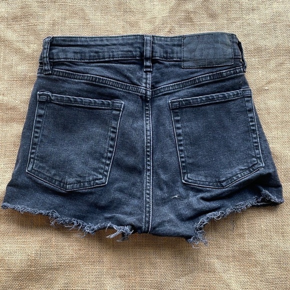 H & M Divided black high rise Denim distressed Size 4 - Picture 7 of 8